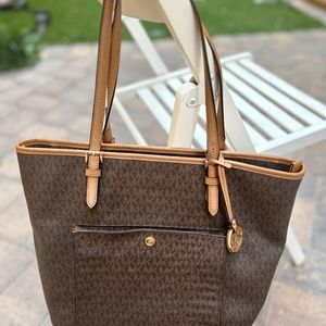 Michael Kors Jet Set Tote Bag